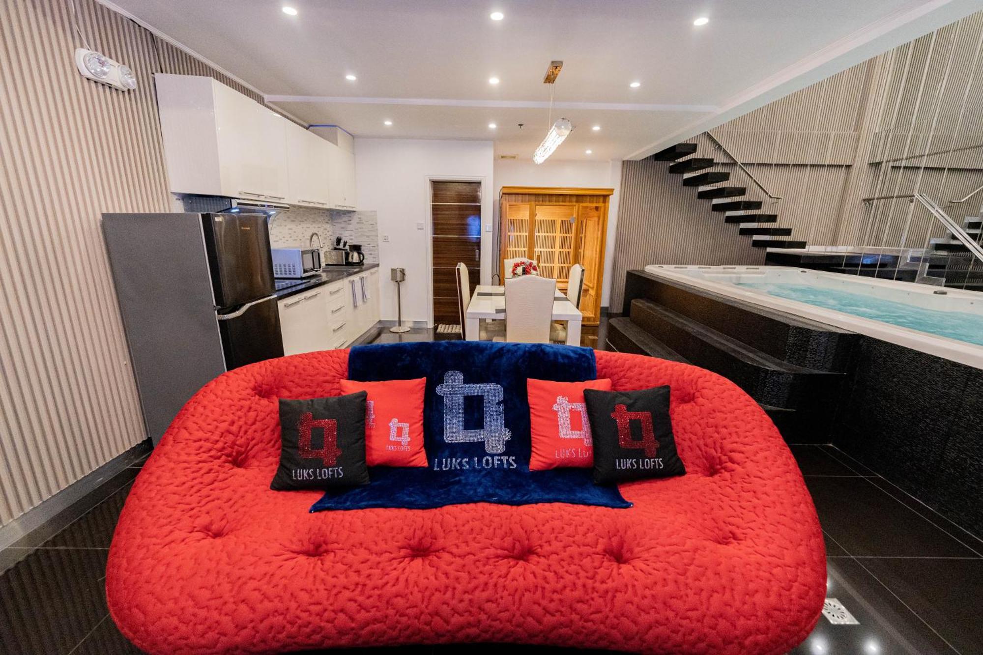 ลุคส์ ลอฟต์ โฮเต็ล แอนด์ เรสซิเดนซ์ Hotel Batangas ภายนอก รูปภาพ